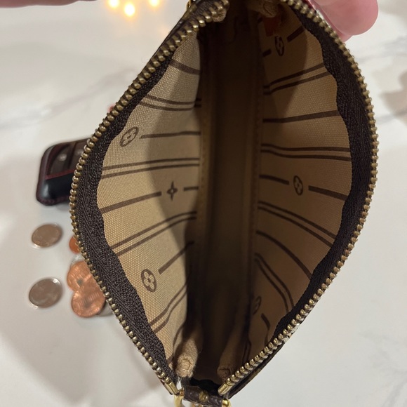 Party Perfect. LV Authentic Collector’s item. Louis Vuitton leather small bag - Picture 4 of 8